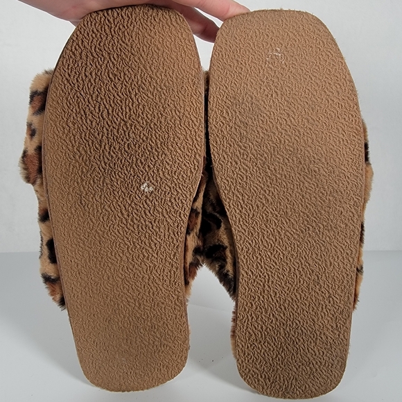 BP. Mae Faux Fur Criss-Cross Slippers in Leopard, Size L - Picture 13 of 13